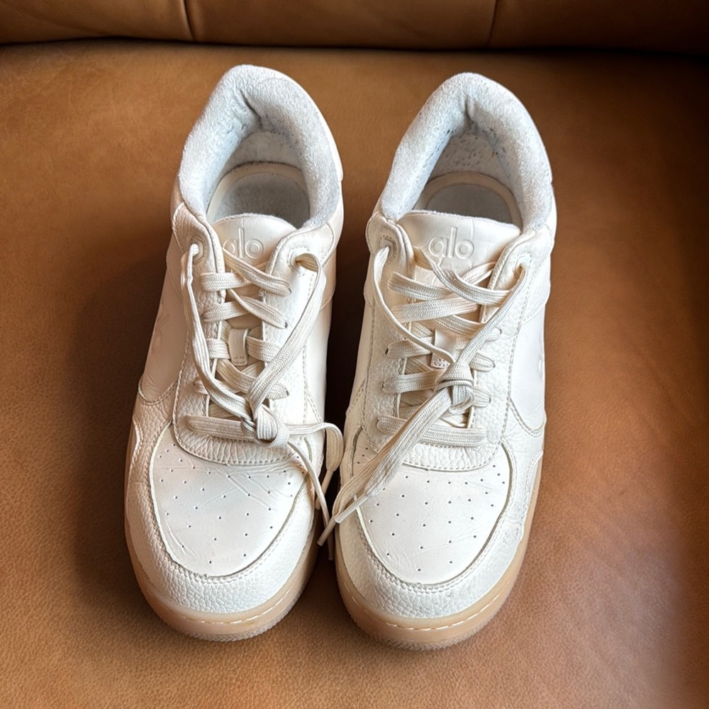 ALO Yoga Cream Chunky Sneakers with Cushioned Midsole